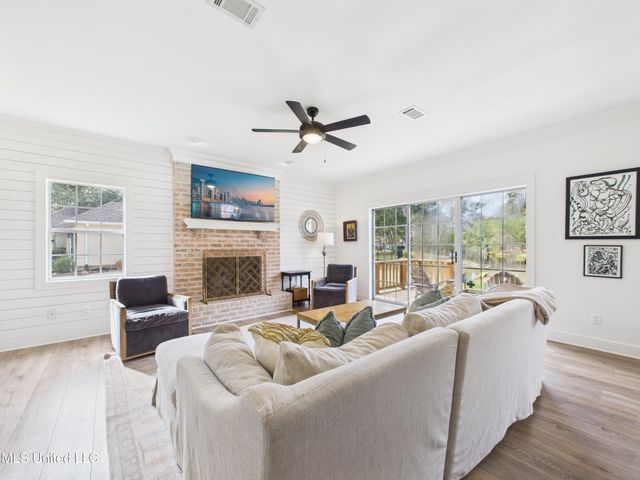 3843 Chaumont Circle, Ocean Springs, MS 39564