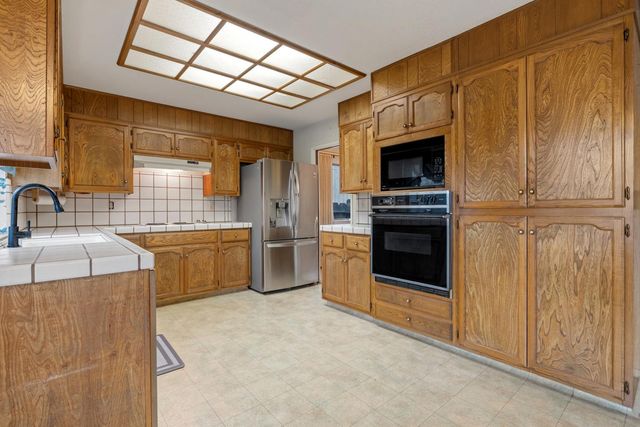 1737 Bingham Ln, Manteca, CA 95336