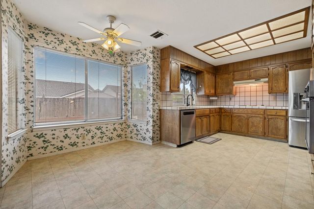 1737 Bingham Ln, Manteca, CA 95336