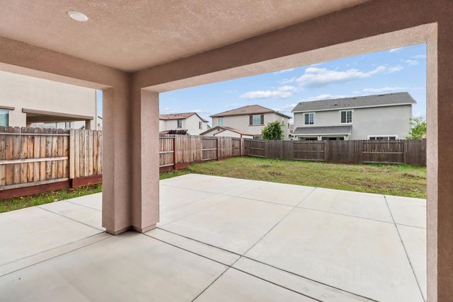 7649 Ocean Park Dr, Antelope, CA 95843