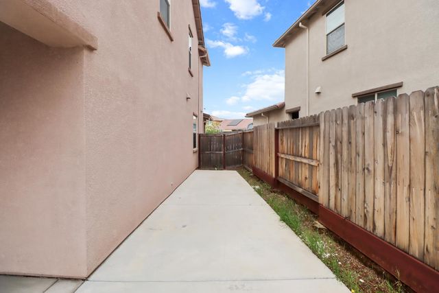 7649 Ocean Park Dr, Antelope, CA 95843