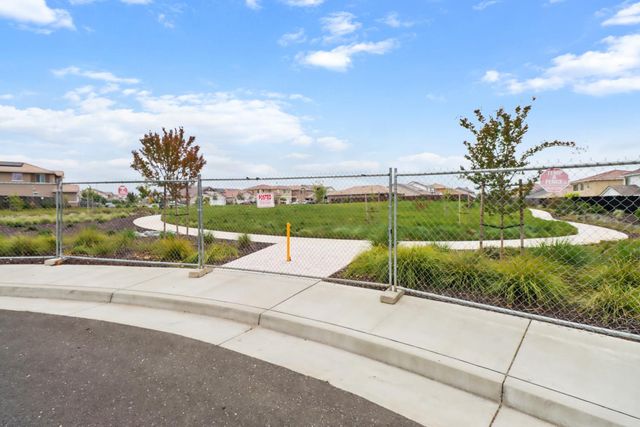 7649 Ocean Park Dr, Antelope, CA 95843