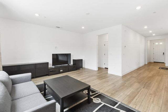 7649 Ocean Park Dr, Antelope, CA 95843