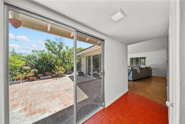 10106 Petit, North Hills, CA 91343