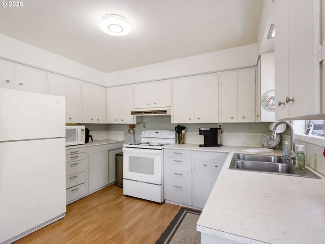 11726 Se OAK St, Portland, OR 97216