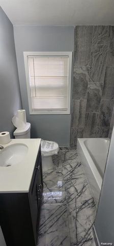 18580 Kingsville Street, Harper Woods, MI 48225