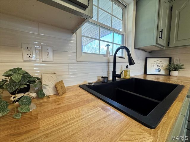 13811 Highway O, Dixon, MO 65459