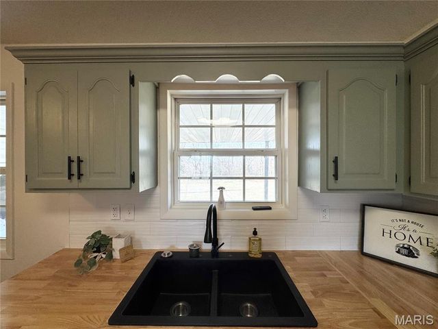 13811 Highway O, Dixon, MO 65459