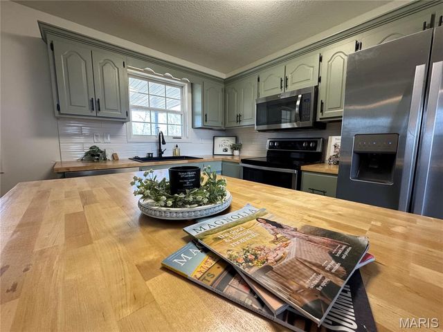 13811 Highway O, Dixon, MO 65459