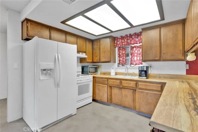 7929 Mono, Hesperia, CA 92345