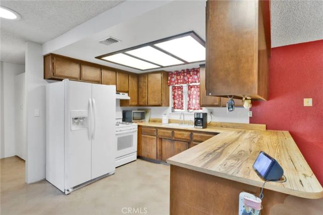 7929 Mono, Hesperia, CA 92345