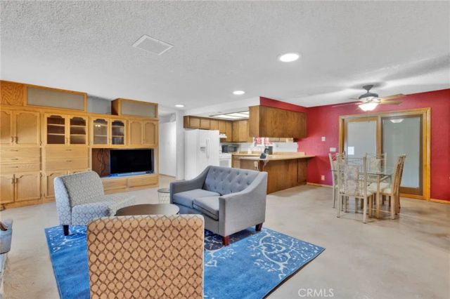 7929 Mono, Hesperia, CA 92345