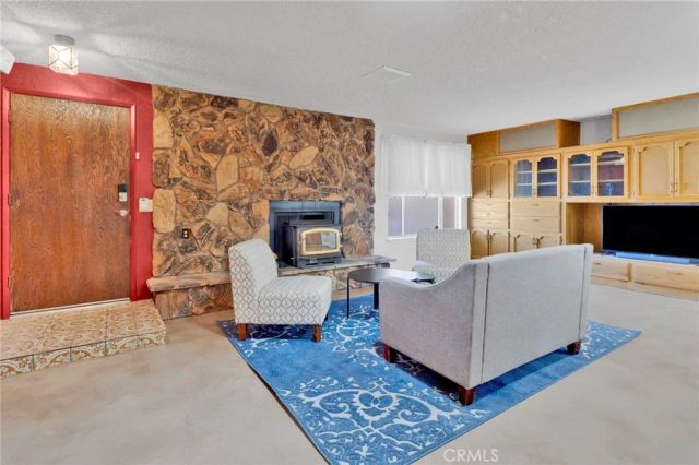 7929 Mono, Hesperia, CA 92345