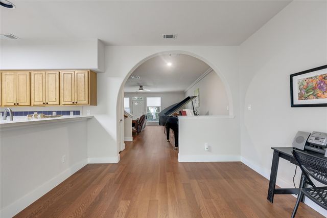 12287 Abbey Glen LN D-1, Austin, TX 78753