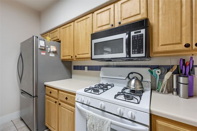 12287 Abbey Glen LN D-1, Austin, TX 78753