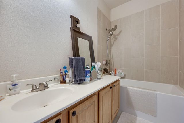 12287 Abbey Glen LN D-1, Austin, TX 78753