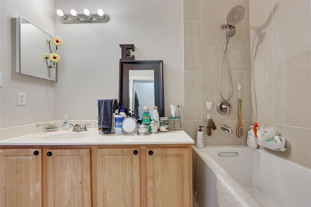 12287 Abbey Glen LN D-1, Austin, TX 78753