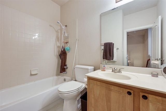 12287 Abbey Glen LN D-1, Austin, TX 78753