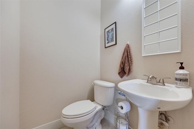 12287 Abbey Glen LN D-1, Austin, TX 78753