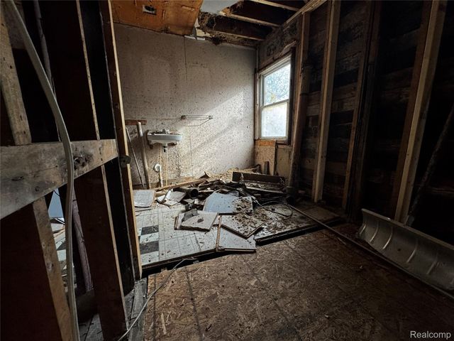 637 S Clemens Avenue, Lansing, MI 48912