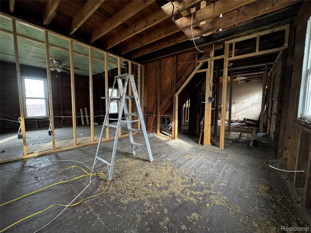 637 S Clemens Avenue, Lansing, MI 48912