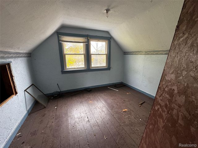 637 S Clemens Avenue, Lansing, MI 48912