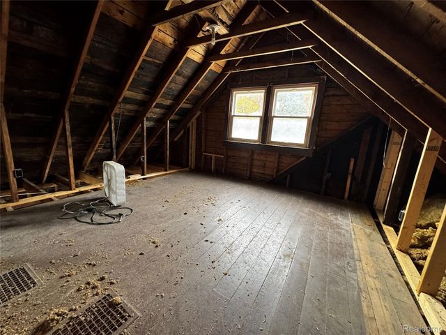 637 S Clemens Avenue, Lansing, MI 48912