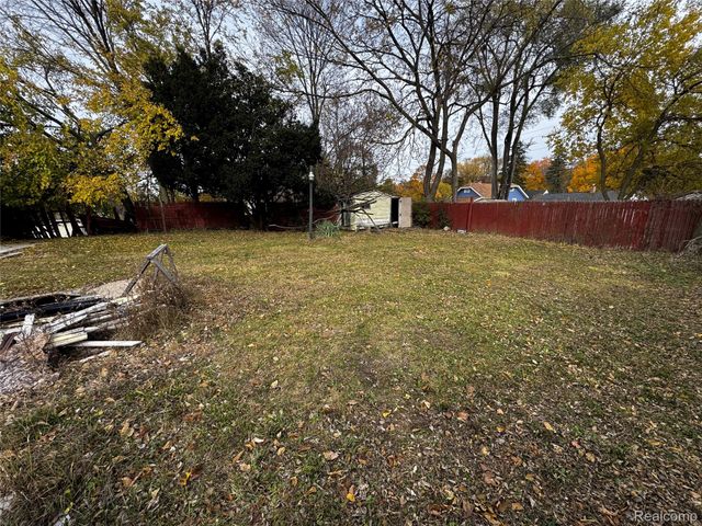 637 S Clemens Avenue, Lansing, MI 48912