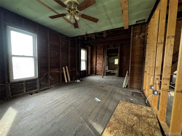 637 S Clemens Avenue, Lansing, MI 48912