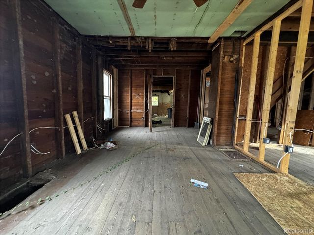 637 S Clemens Avenue, Lansing, MI 48912