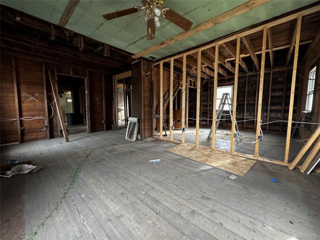 637 S Clemens Avenue, Lansing, MI 48912