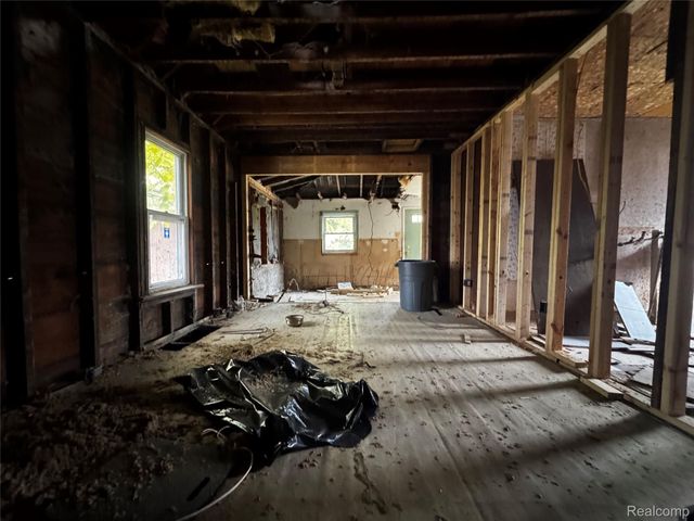 637 S Clemens Avenue, Lansing, MI 48912