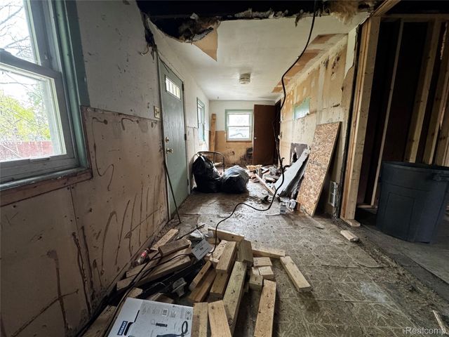 637 S Clemens Avenue, Lansing, MI 48912