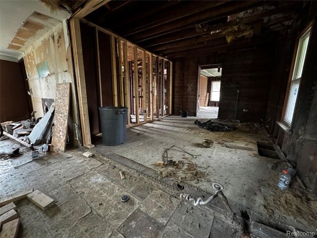 637 S Clemens Avenue, Lansing, MI 48912