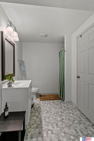 5021 London Road, Lincoln, NE 68516