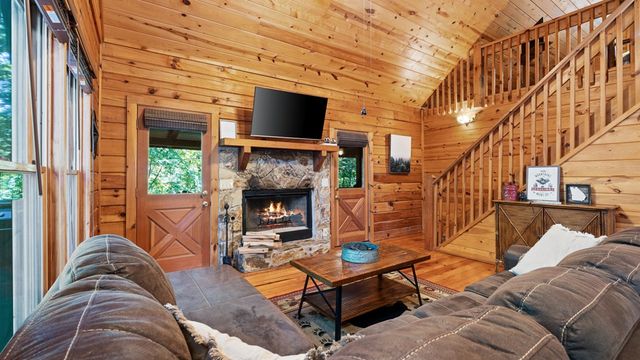 360 Black Dog Trail, Morganton, GA 30560