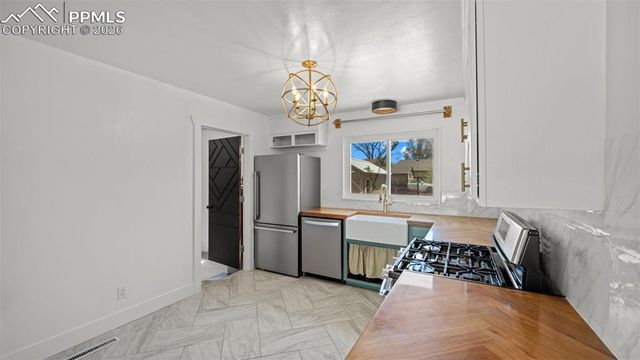 109 Davie Drive, Colorado Springs, CO 80911