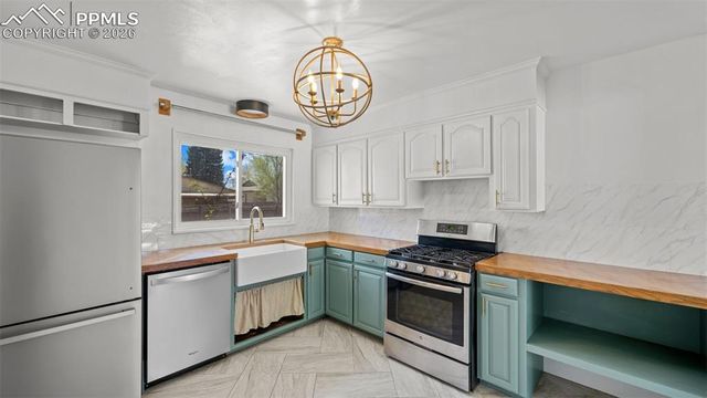 109 Davie Drive, Colorado Springs, CO 80911