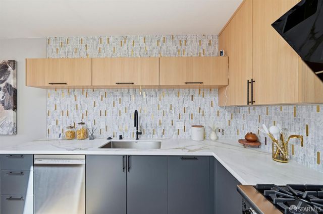 2124 18th Avenue, San Francisco, CA 94116