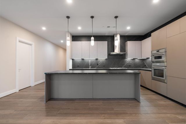 1711 Allen Parkway 2403, Houston, TX 77019