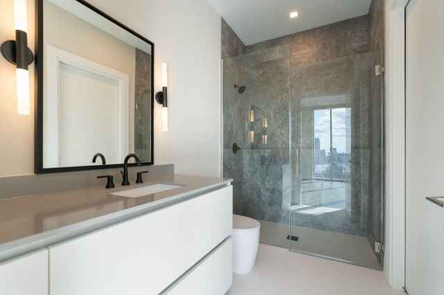 1711 Allen Parkway 2403, Houston, TX 77019