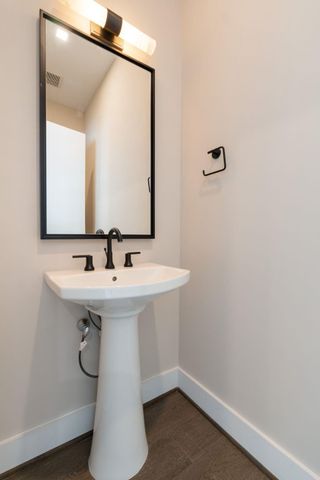 1711 Allen Parkway 2403, Houston, TX 77019