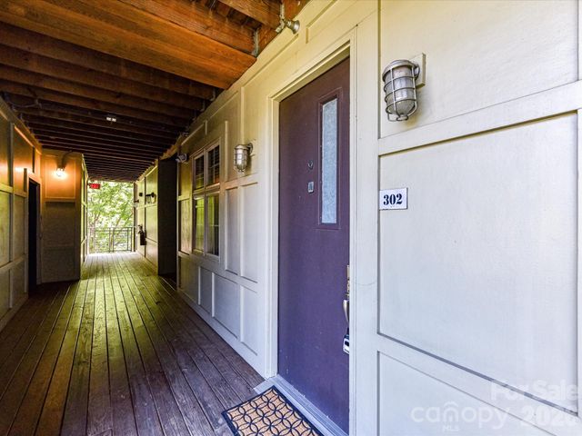 1101 W 1st Street 302, Charlotte, NC 28202