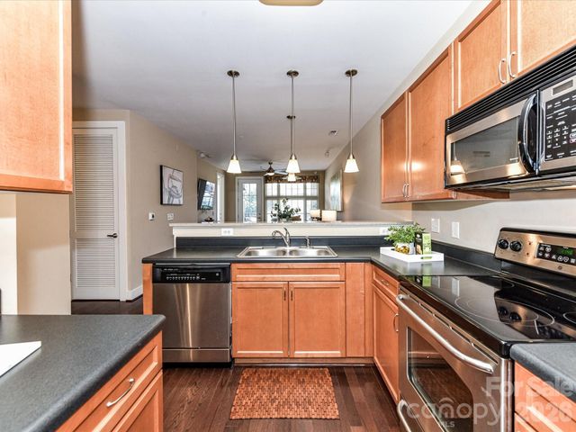 1101 W 1st Street 302, Charlotte, NC 28202