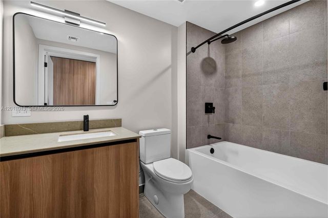 121 NE 5 St 901A, Miami, FL 33132