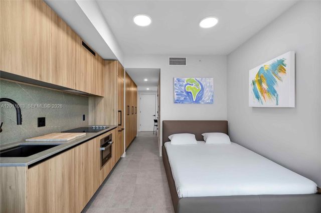 121 NE 5 St 901A, Miami, FL 33132
