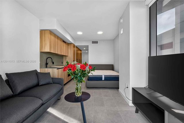 121 NE 5 St 901A, Miami, FL 33132