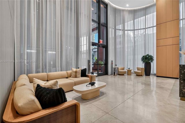 121 NE 5 St 901A, Miami, FL 33132