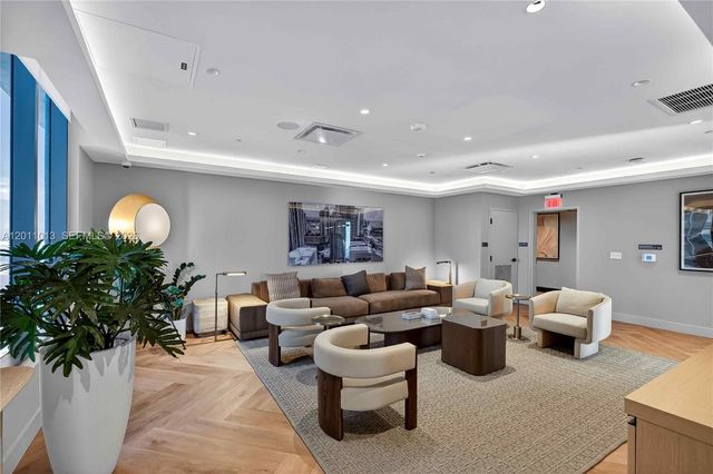 121 NE 5 St 901A, Miami, FL 33132