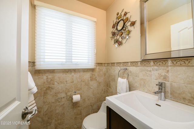 15 Janine Place, Hazlet, NJ 07730